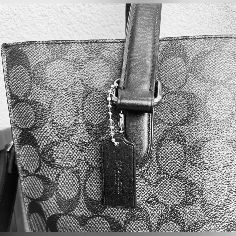 Coach Graham Structured Tote - Picture 14 of 15